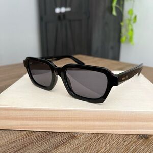 Meller Adisa Sunglasses - All black